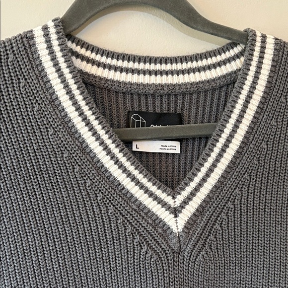 Original Use Charcoal V-Neck Sweater Vest Size L - Picture 2 of 5